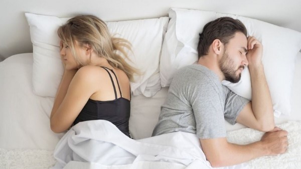 Mutlu ilişkinin sırrı, yatakları ayırmak mı? O çift, yıllardır ayrı uyuduklarını açıkladı! Uykuda boşandık…