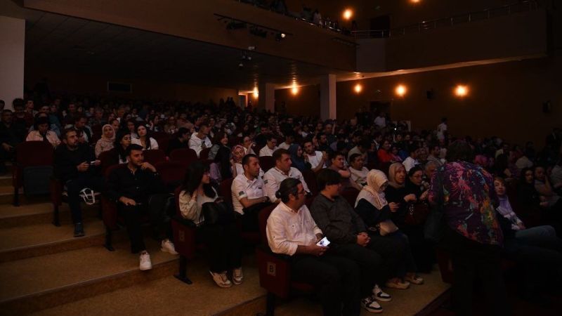  ‘‘Cimri’’ Pursaklar'da tiyatroseverlerle buluştu