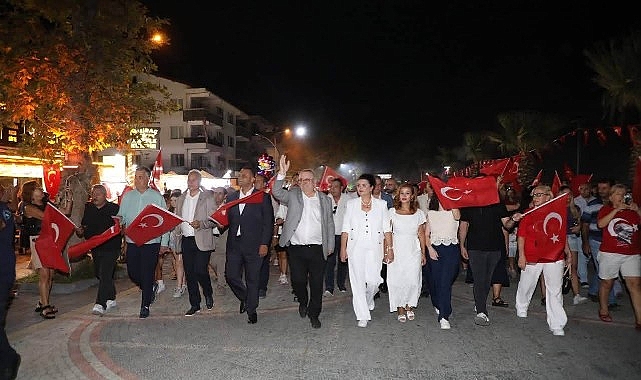 Edremit'te Zafer Bayramı Coşkuyla Kutlandı!