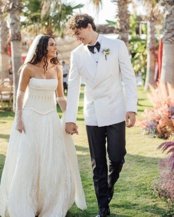 Ebru Şahin, pozlarıyla eşi Cedi Osman’ı mest etti: Ebru Şahin bikinili pozlarını, Instagram hesabından da paylaştı… Mankenlerden bile güzel!