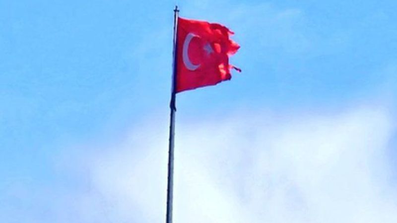 Hızla Yenilenmeli: Ankara Kalesi’ndeki Türk Bayrağı Yıprandı