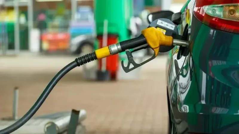  Bu gece benzine ve motorine zam geliyor!