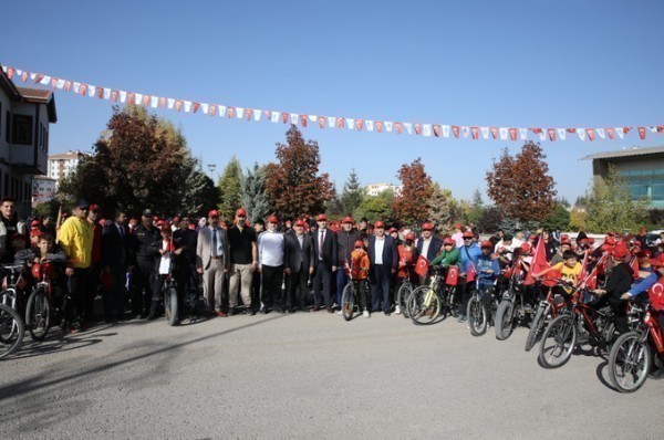 Akyurt'ta gençler, Cumhuriyet'in 100'üncü yılını