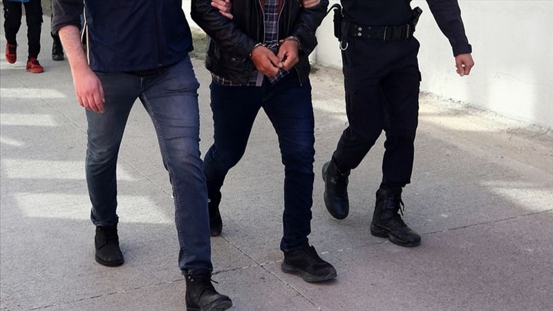 Ankara'da aranan şahıslar teker teker yakalandı: Üzerlerinden çıkanlar yok artık dedirtti!