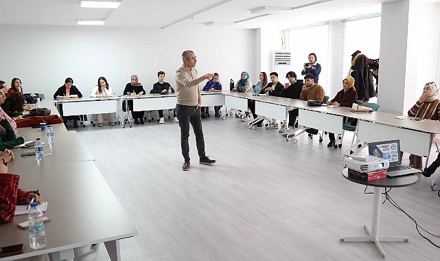 Gençler için Ücretsiz Eğitim Semineleri Düzenlendi