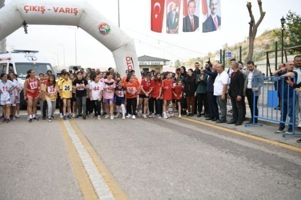 Mamak'ta Cumhuriyetin 100. Yılı Koşu Yarışlarıyla Kutlanıyor