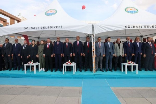 Gölbaşı'nın Türk destanlarıyla bezeli yeni merkez meydanı