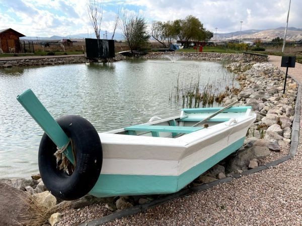  Ankara'da, atık malzemelerden oluşturulan bir çocuk parkı