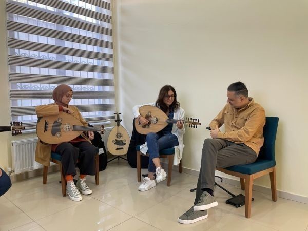 Sincan'da, genç müzisyenler kulakların pasını sildi