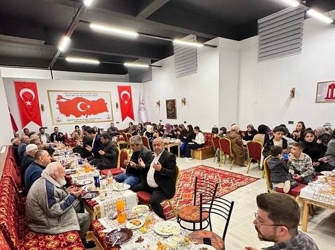 Pursaklar Belediye Başkanı Çetin, şehit aileleri ve gazilerle birlikte orucunu açtı!