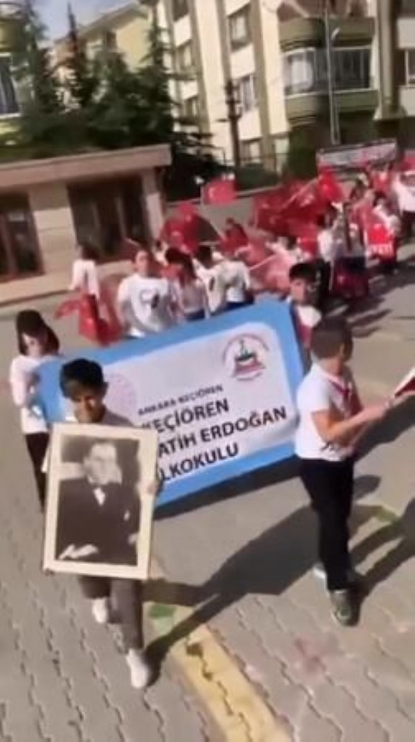 Ankara'da ki öğrencilerden Cumhuriyetin 100'üncü yılı koreografisi