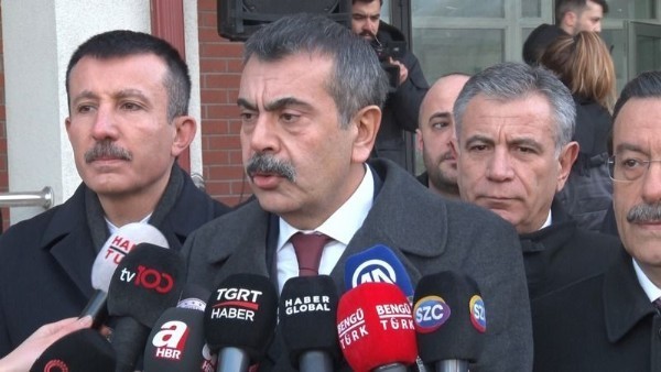  Ankara'daki okullarda şehitler için bir dakikalık saygı duruşu