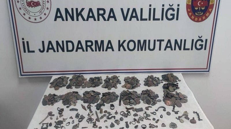  Ankara'da tarihi eser kaçakçısına darbe: Bin 600 parça tarihi eser ele geçirildi!