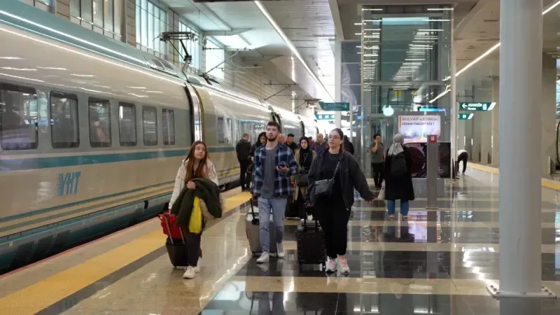  Bayram tatilinde otoyollardan 11,2 milyon araç geçti