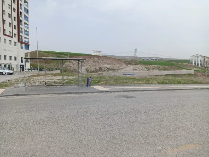 Pursaklar'da korkunç kaza: Otomobil hızını alamadı durakta bekleyenleri biçti!