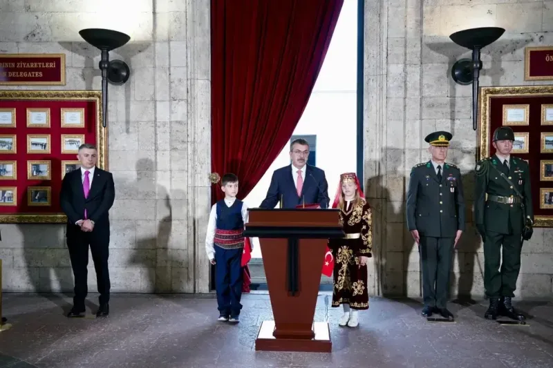Bakan Tekin, çocuklar ile birlikte Anıtkabir'i ziyaret etti!