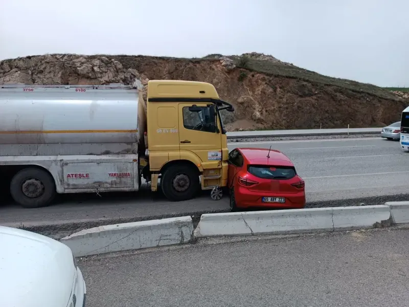  Ankara'da tırın sürüklediği otomobildeki aile şans eseri yara almadan kurtuldu!