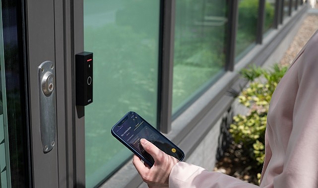  Axis Communications, cep telefonuyla sorunsuz ve rahat geçiş sağlayan Bluetooth® okuyucuyu tanıttı