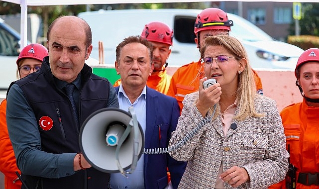 Bakırköy Belediyesi'nden 4 Dakikalık Deprem Tatbikatı