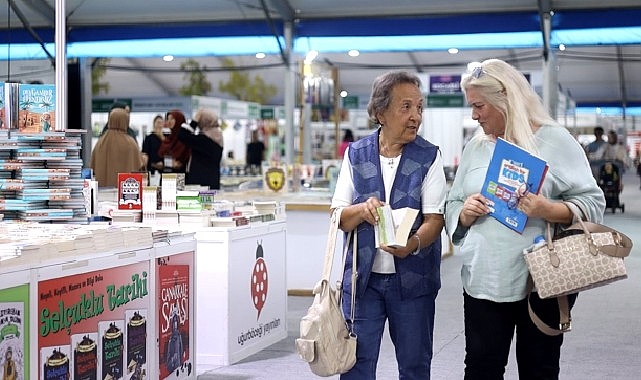  Baş tacı büyüklerimiz Kitap Fuarı'na konuk oldu