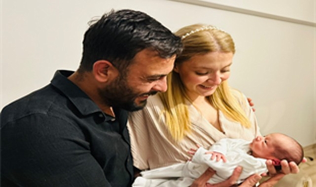 İzmir'de İtfaiye Paramedikleri Evde Doğum Yaptı