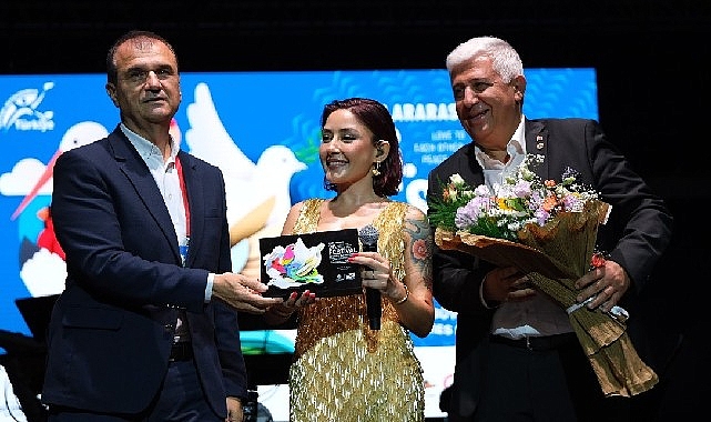 Melek Mosso, Festivale Damgasını Vurdu!