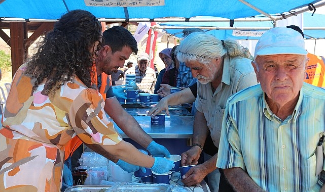 Antalya'da 50 Bin Kişiye Aşure İkramı Yapıldı