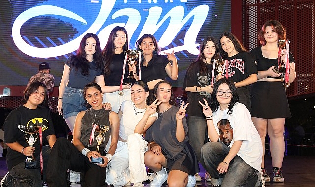  Büyükşehir'in Uluslararası Gençlik ve Dans Festivali sona erdi