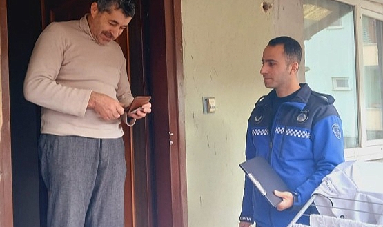 Zabıta, kaybolan cüzdanı sahibine ulaştırdı!