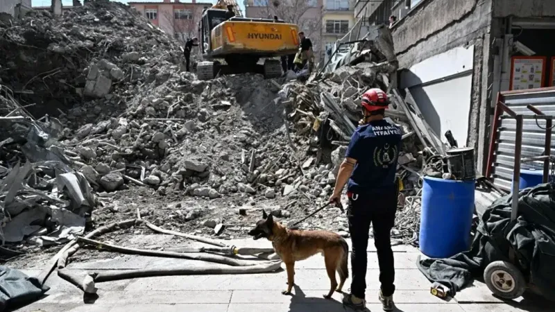 Ankara'da bina çöktü: 1 işçi enkaz altında kaldı!