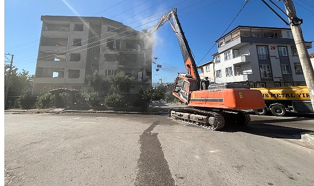 Kocaeli'de Güvenli Yaşam İçin Yıkım Çalışmaları