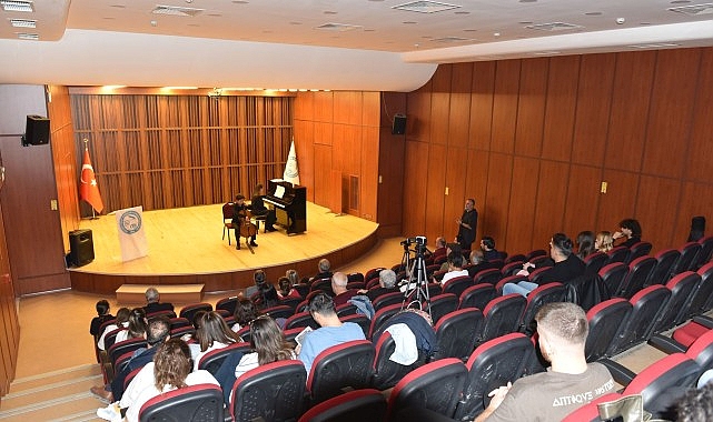  EÜ DTMK'de  “Viyolonsel Dinletisi