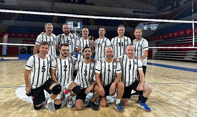  EÜ Voleybol Takımı çeyrek finalde