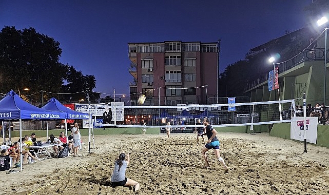  Gölcük'te Plaj Voleybolu Turnuvası Heyecanla Sona Erdi!