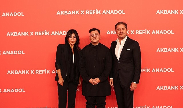  İş ve Sanat Dünyası Refik Anadol'un Akbank'a Özel Eserinin Açılışında Buluştu