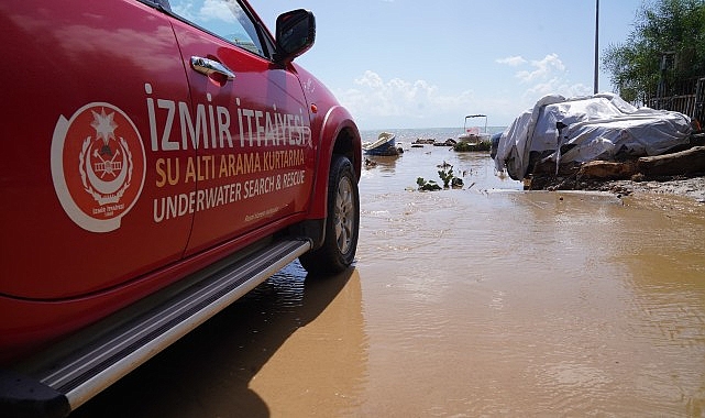  İzmir İtfaiyesi'nden rekor yağışın düştüğü Menderes'te seferberlik