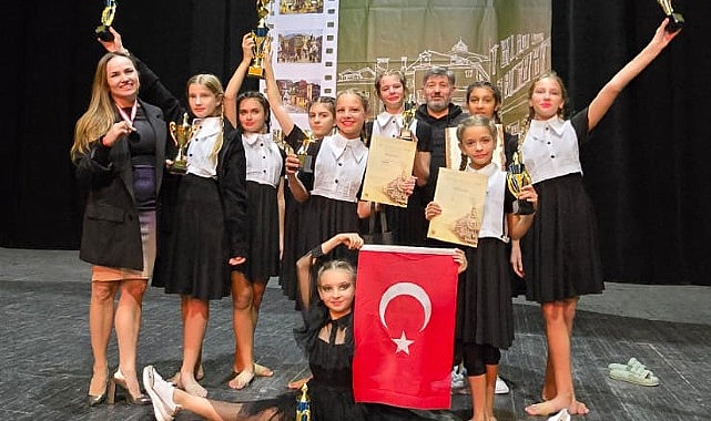  Kemer'in dansçılarından büyük başarı