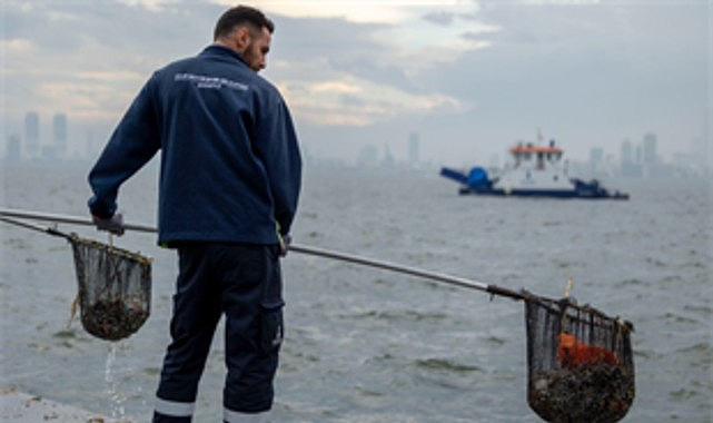 İzmir Körfezi'nde Yılda 1500 Ton Atık Temizleniyor