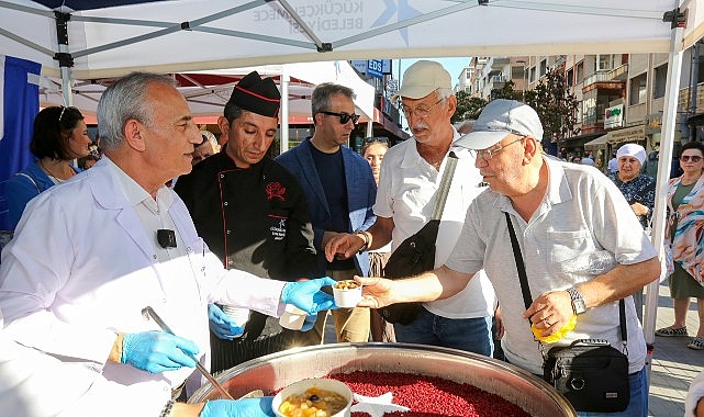 Küçükçekmece'de Aşure İkramı Geleneği Başladı