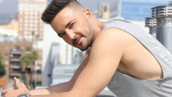 Şarkıcı Gökhan Özen’i Gören Tanıyamıyor! “Yıllar Sana Ne Yaptı Böyle!” Genç Kızların Büyük Aşkıydı, Görenlerin Nutku Tutuldu! Neler Oluyor?
