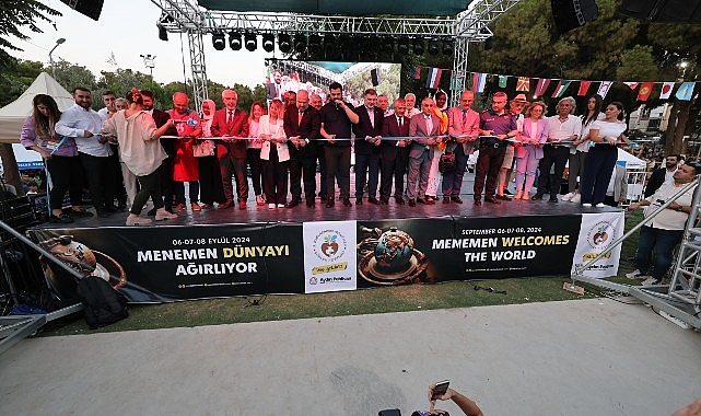  Menemen'in Uluslararası Festivaline Görkemli Açılış