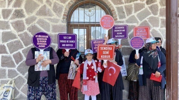 Kutludüğün Köyündeki Kadın İşçiler, Hizmet-İş Sendikası İle Hakları Konusunda Bilgilendirildi