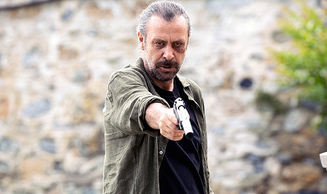  Nejat İşler'in başrolünde yer aldığı üçlemenin son filmi: Meraklı Adamın 10 Günü, 7 Kasım'da Netflix'te