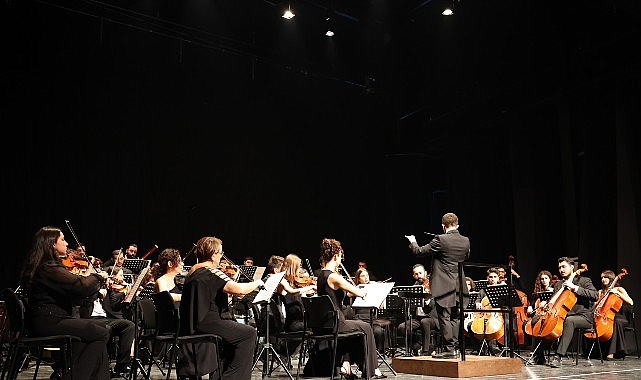 “Atatürk’ü Anma Konserinde Müzik Coşkusu”