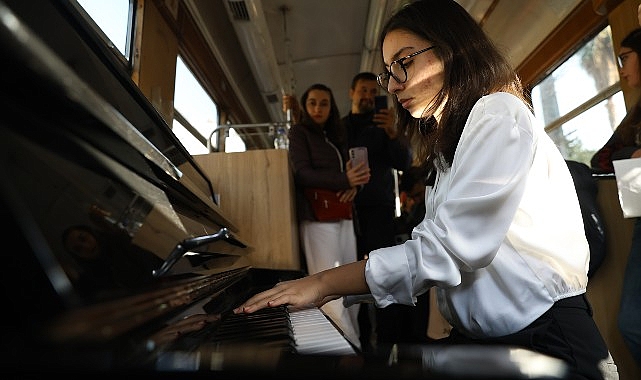  Nostalji tramvayında müzik ziyafeti