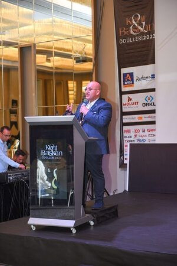  Okay Menemenlioğlu kimdir?