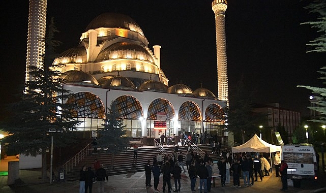 Kahramankazan'da Regaip Kandili Lokma İkramı