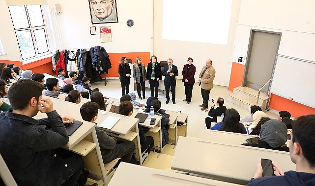 Rektör Ünüvar, Öğrencilerle Sıra Paylaştı!