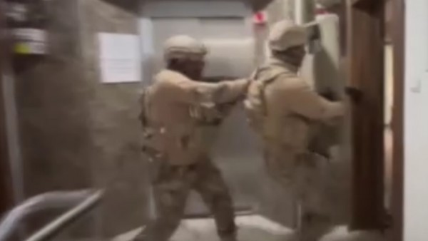 25 yıl kesinleşmiş hapis cezası olan şüpheli yıllardır evinin içerisinde öyle bir yerde saklandı ki... Şeytanın aklına gelmez!