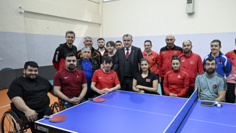 Gençlik ve Spor Bakanı Bak, Ankara'da sporcularla buluştu!